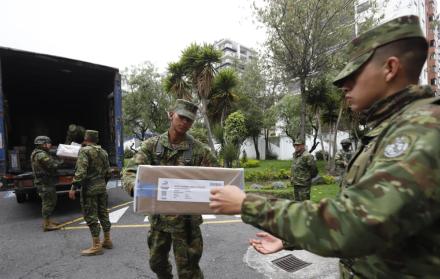 Distribución material electoral