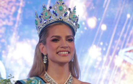 Abby Riqueros fue coronada Reina de Guayaquil 2025.