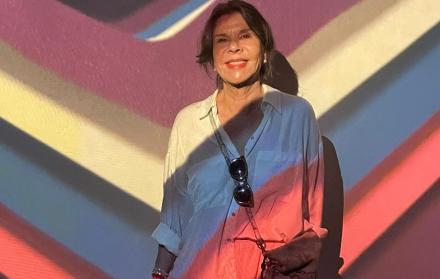 DENISE ROSALES ESCRITORA