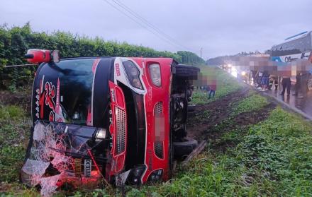 bus de cooperativa Buena Fe se volcó en Los Ríos