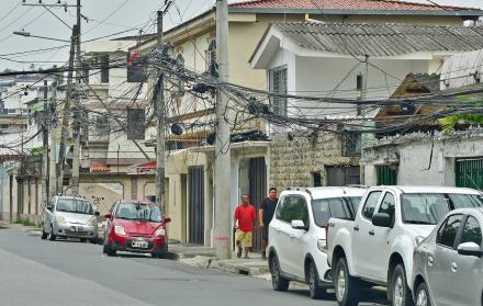 soterramiento de cables en Urdesa