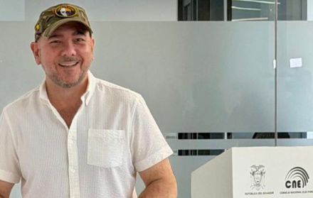 loffredo vota consulta popular