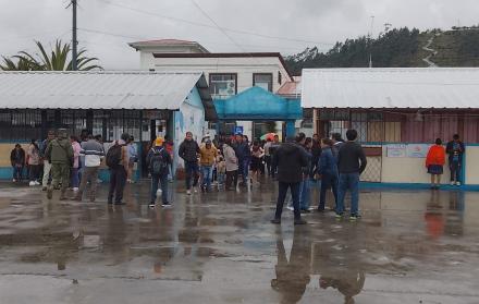 Apawki Castro reacciona en X ante señalamientos del ministro del Interior sobre papeletas falsas en Esmeraldas.