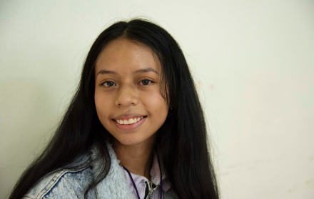 Melany Rojas hace control electoral.