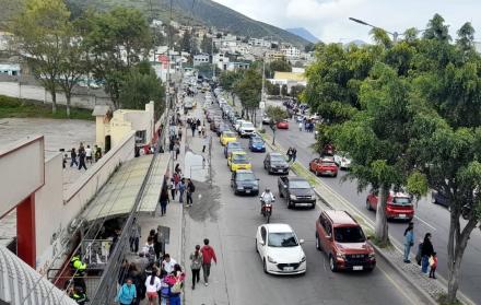 La congestión afectó los exteriores de los centros de votación de El Condado, Pomasqui y Carcelén, en el norte de Quito.