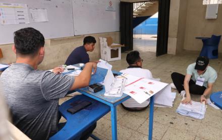Conteo de votos en Ecuador