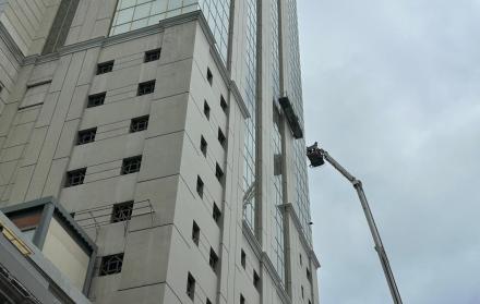 andamio colgando en Guayaquil