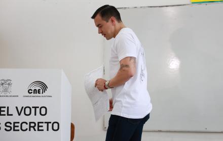 DANIEL NOBOA VOTACION EN OLON