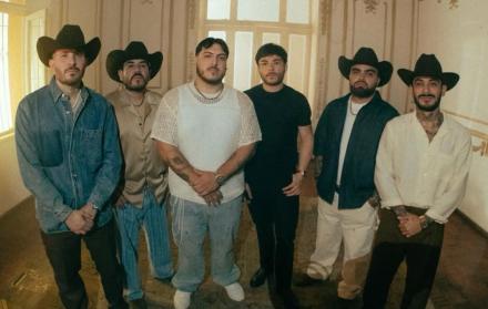 El grupo Frontera para la canción Échame la mano