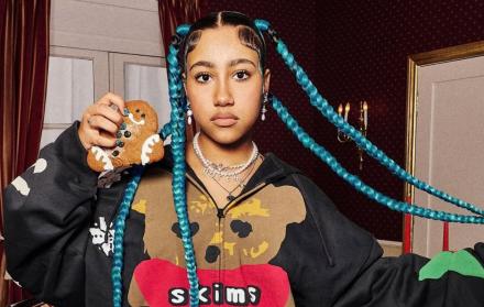 North West posando con la nueva colección de Cactus Plant Flea Market x SKIMS.