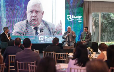 Empresarios y analistas económicos se reunieron ayer en la UEES, para proyectar los posibles desafíos del 2026.