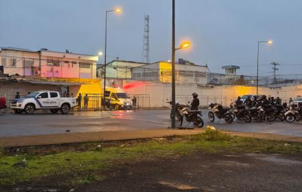 Un dron que sobrevolaba la cárcel de Machala fue detonado de manera controlada por la Policía Nacional.