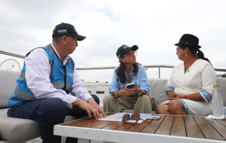 Marcela Aguiñaga y Lourdes Tibán