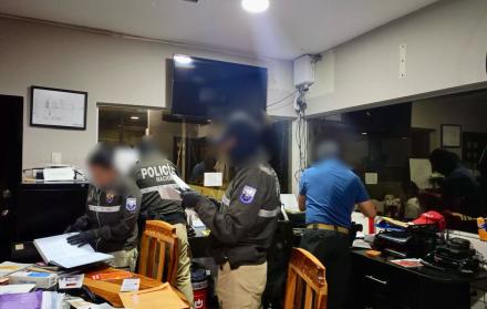 Un ciudadano serbio y tres ecuatorianos fueron condenados a diez años de prisión por el lavado de más de 11 millones de dólares.