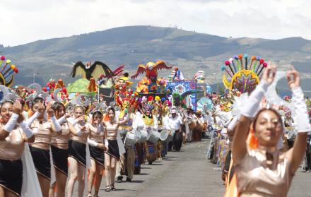 Desfile de la confraternidad en Quito