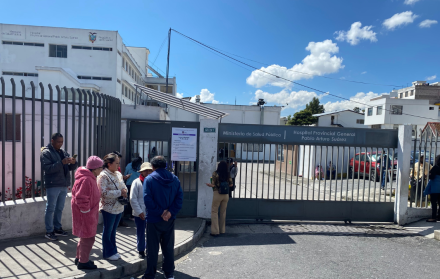 En el Hospital Pablo Arturo Suárez, en la calle Ludeña, norte de Quito.