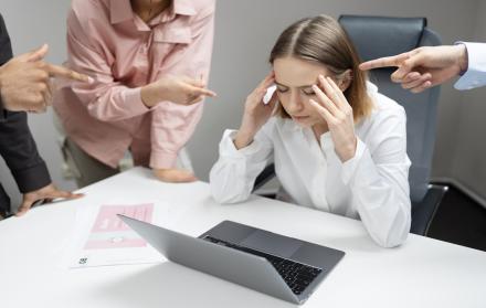 acoso laboralFreepik