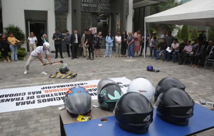 motociclistas probaron sus cascos en Guayaquil