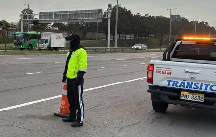 Los uniformados de la AMT controlaron el tránsito en la Ruta Viva, mientras se realizaba la protesta de los transportistas.