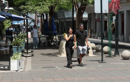visitantes en calle Panamá