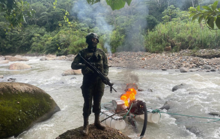 Militar destruye maquinaría empleada para la minería ilegal