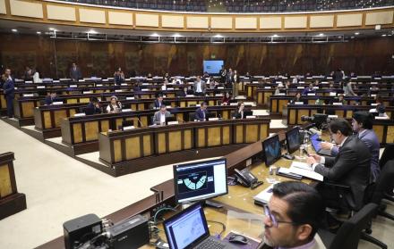 Asamblea y viajes de Noboa