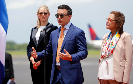 DANIEL NOBOA VIAJE EL SALVADOR