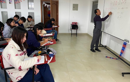 En Carapungo, en el norte de Quito, en el preuniversitario CAP-U, bachilleres se preparan para rendir exámenes de ingreso a las universidades.