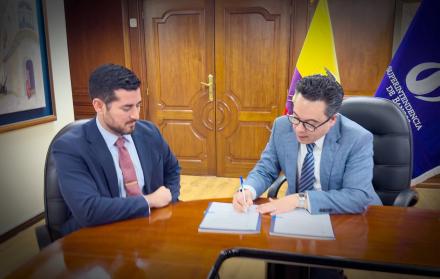 Superintendica de Bancos posesiona a Bernardo Cordovez