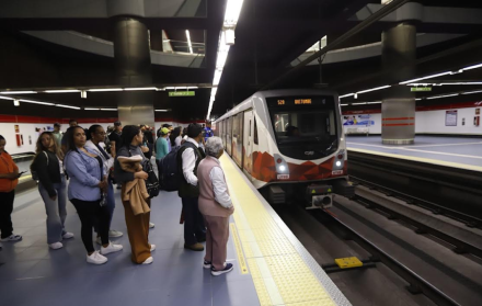El Metro de Quito registra 170.000 viajes diarios en el 2025.