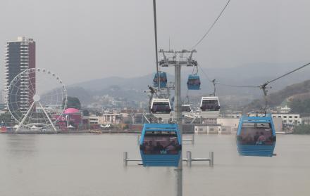 Aerovía sobre el río Guayas