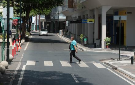 peatón en calle Panamá