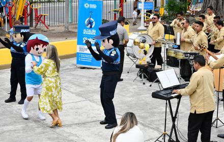 banda municipal en el parque de Urdesa