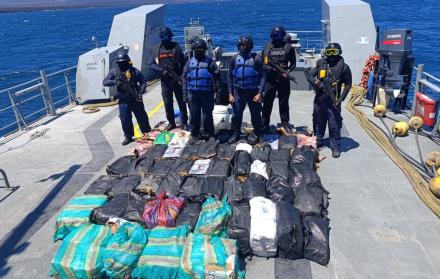 Las Fuerzas Armadas informaron sobre la aprehensión de una embarcación con siete tripulantes durante un patrullaje en Galápagos.