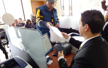 Diciembre es el último mes para que los propietarios de vehículos en Ecuador regularicen su matrícula