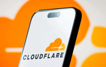 La caída de Cloudflare dejó fuera de servicio herramientas de videollamadas, IA y redes sociales.