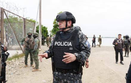 El Bloque de Seguridad ejecutó una operación simultánea por tierra, mar y aire en Guayaquil, Durán y Samborondón.