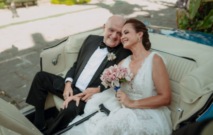 Marcela Aguiñaga junto a su padre, Roosevelt Aguiñaga.
