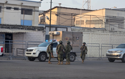 Según las primeras investigaciones policiales, los reos habían sido asfixiados.