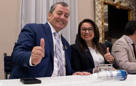 La ministra de Gobierno Nataly Morillo y el dirigente de la Fenacotip Abel Gómez.