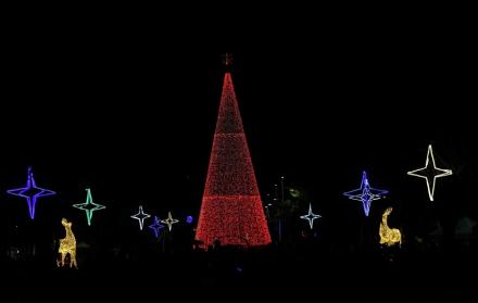árbol navideño en Parque Samanes