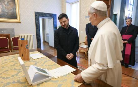 Volodímir Zelenski, y el papa León XIV