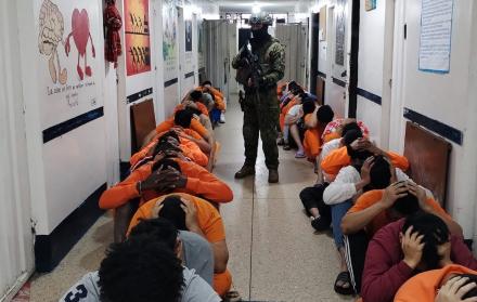 Los privados de libertad, de acuerdo con la Constitución, son un grupo de atención prioritaria.