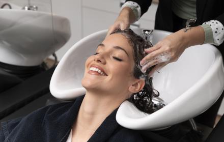 Lo que tu estilista calla: 6 cosas que arruinan tu servicio de belleza antes de empezar