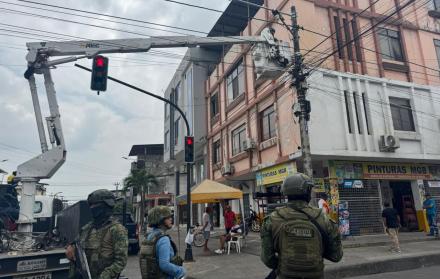 Un juez de Ecuador ordenó prisión preventiva para seis militares investigados por la muerte de un joven de 19 años.