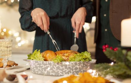 Cena Navideña Económica y Elegante: 3 Pasos de Chef para Planificar, Cocinar y Presentar con Poco Presupuesto