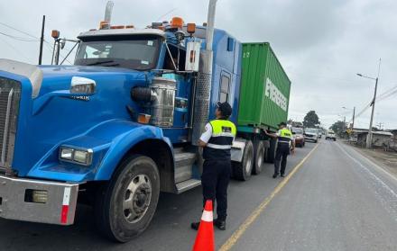 Los transportistas pesados solicitaron una reunión con la ministra de Gobierno, Nataly Morillo, ante los ataques frecuentes en las carreteras de la Costa.
