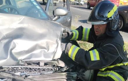 Uno de los tres accidentes en la av. Simón Bolívar ocurrió en la Ruta Viva. Allí dos personas quedaron heridas.