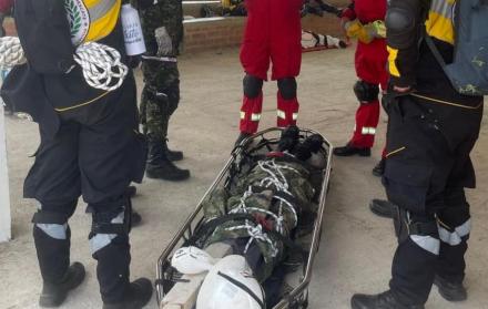 Los socorristas trasladaron a las víctimas a diferentes casas de salud, luego de que el bus cayó a un abismo en Colombia.