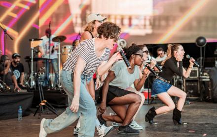 El grupo Kiruba ensayando para su show en Guayaquil en 2024.